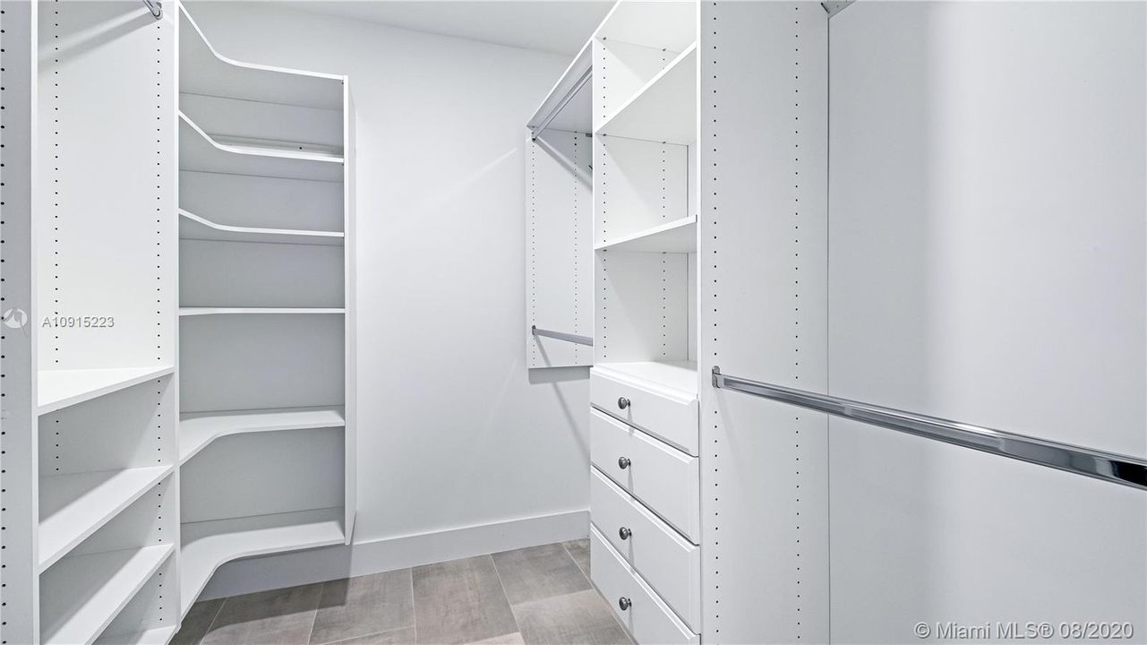 Walk-in closets, fully equipped