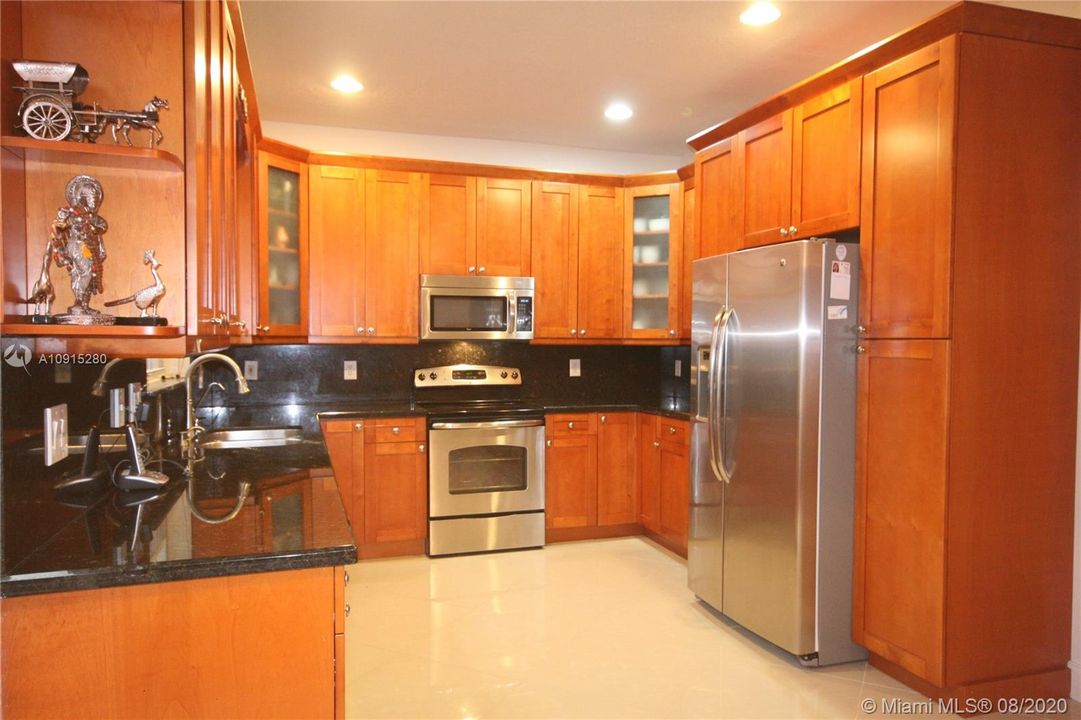 最近租的: $3,050 (5 贝兹, 3 浴室, 2670 平方英尺)