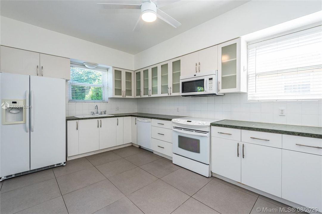Recently Rented: $2,850 (2 beds, 2 baths, 1401 Square Feet)