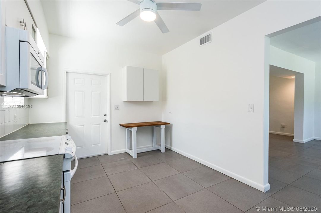 Recently Rented: $2,850 (2 beds, 2 baths, 1401 Square Feet)