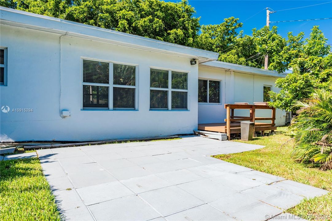Recently Rented: $2,850 (2 beds, 2 baths, 1401 Square Feet)