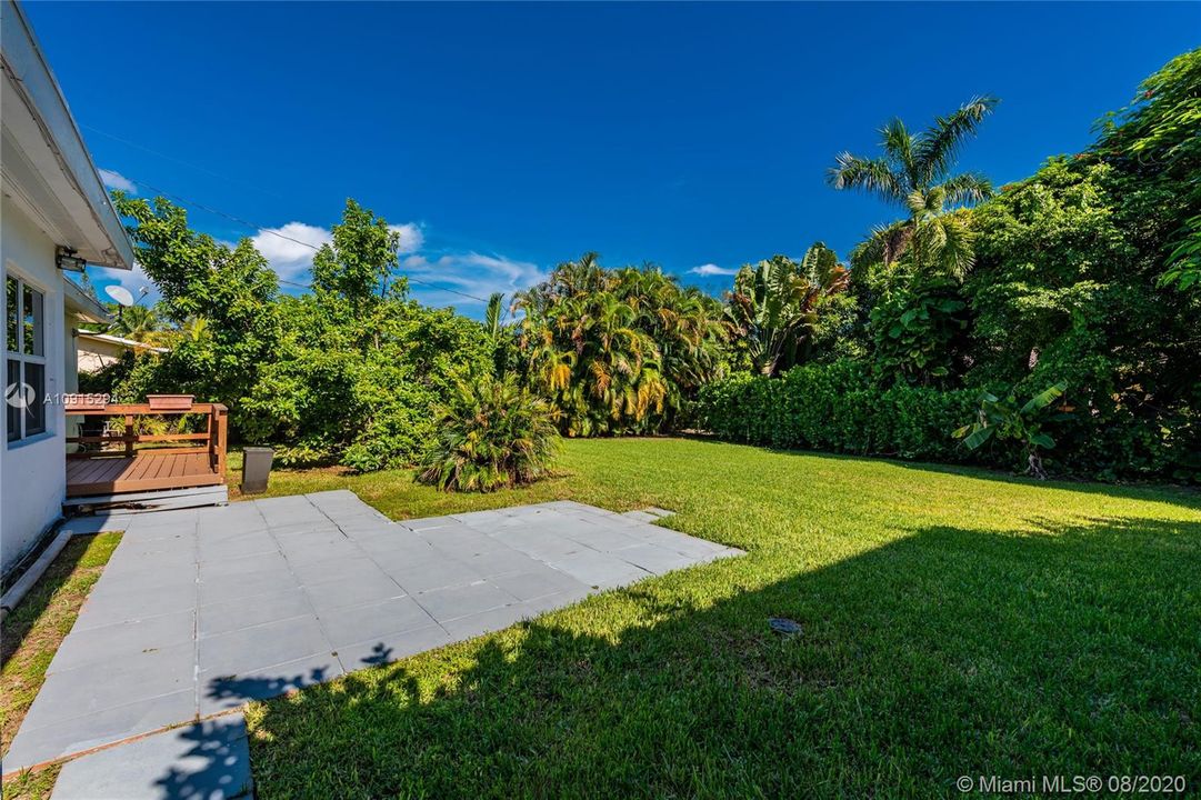 Large fenced yard with spacious patio & deck for lounging & BBQ