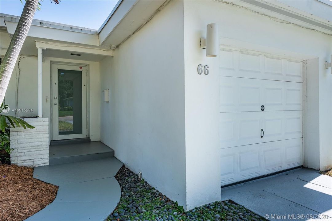 Recently Rented: $2,850 (2 beds, 2 baths, 1401 Square Feet)