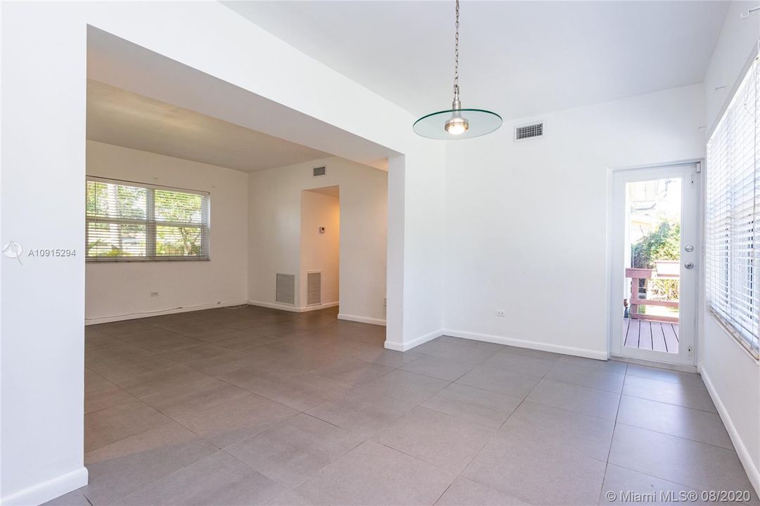 Recently Rented: $2,850 (2 beds, 2 baths, 1401 Square Feet)