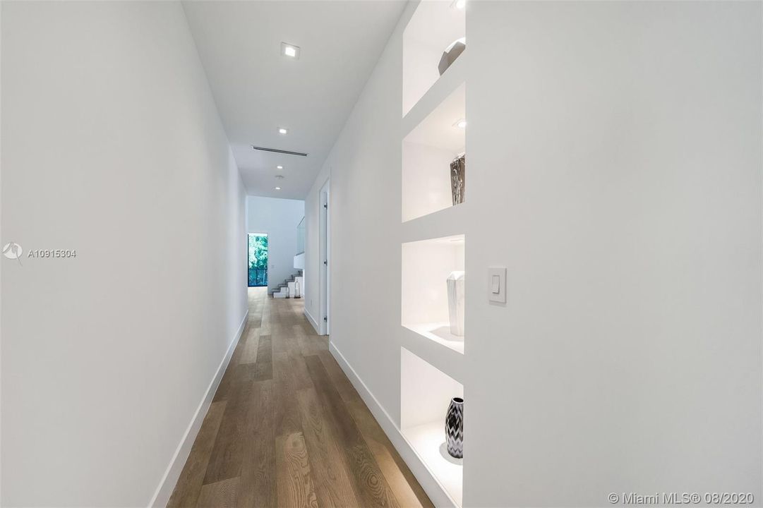 Recently Rented: $25,000 (6 beds, 6 baths, 5810 Square Feet)