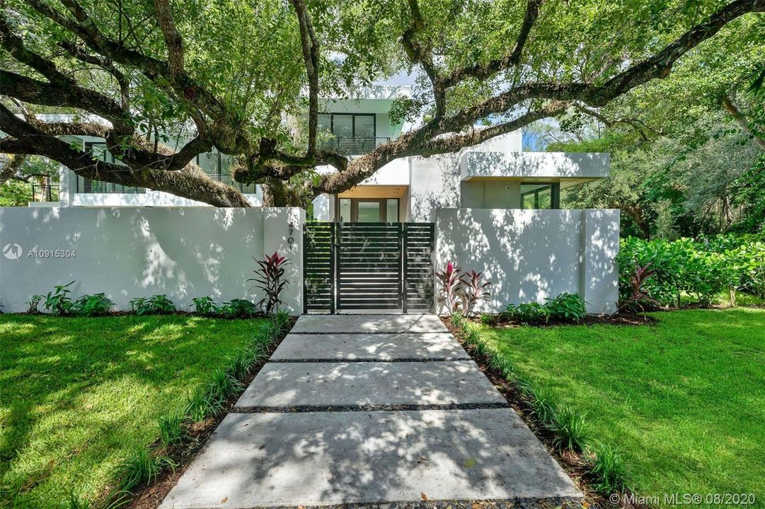 Recently Rented: $25,000 (6 beds, 6 baths, 5810 Square Feet)
