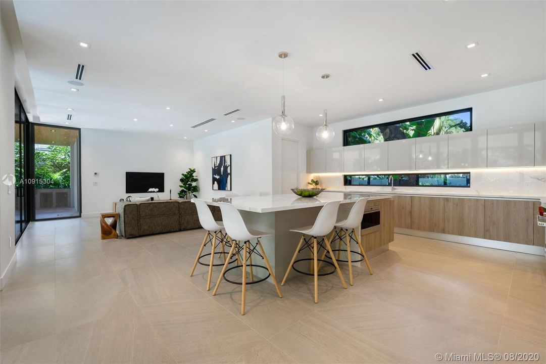 Recently Rented: $25,000 (6 beds, 6 baths, 5810 Square Feet)