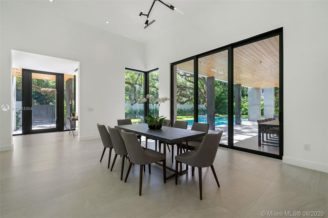Recently Rented: $25,000 (6 beds, 6 baths, 5810 Square Feet)