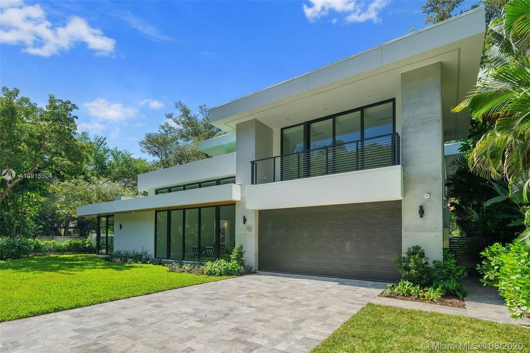Recently Rented: $25,000 (6 beds, 6 baths, 5810 Square Feet)