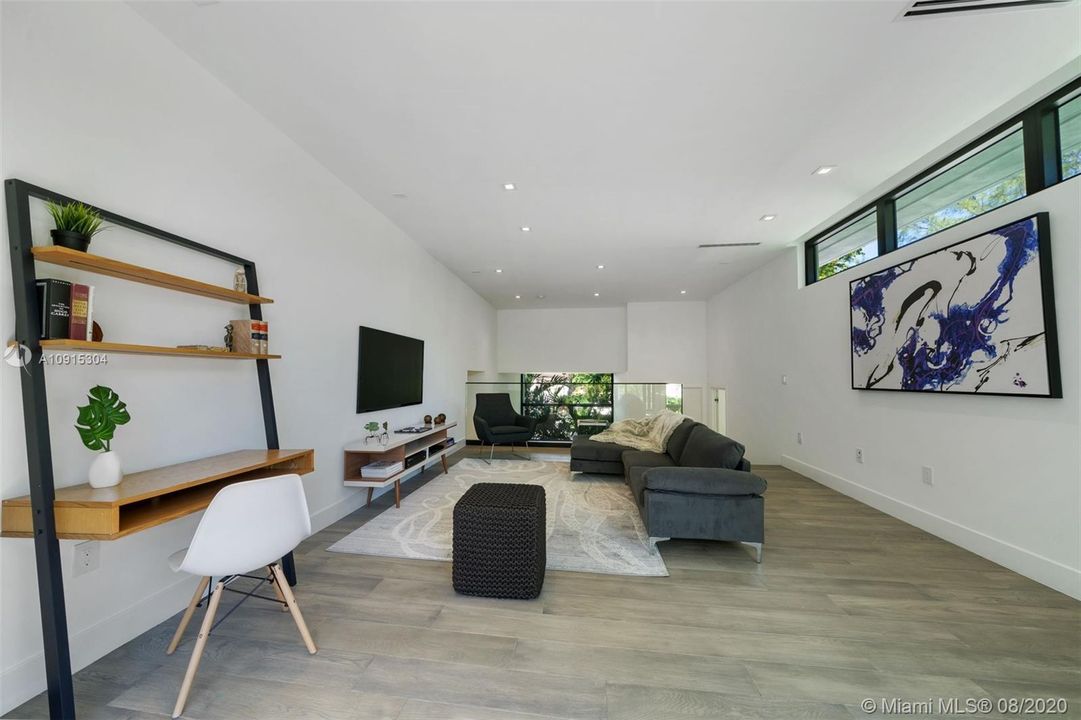 Recently Rented: $25,000 (6 beds, 6 baths, 5810 Square Feet)
