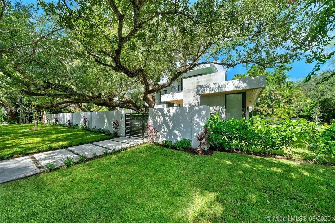 Recently Rented: $25,000 (6 beds, 6 baths, 5810 Square Feet)