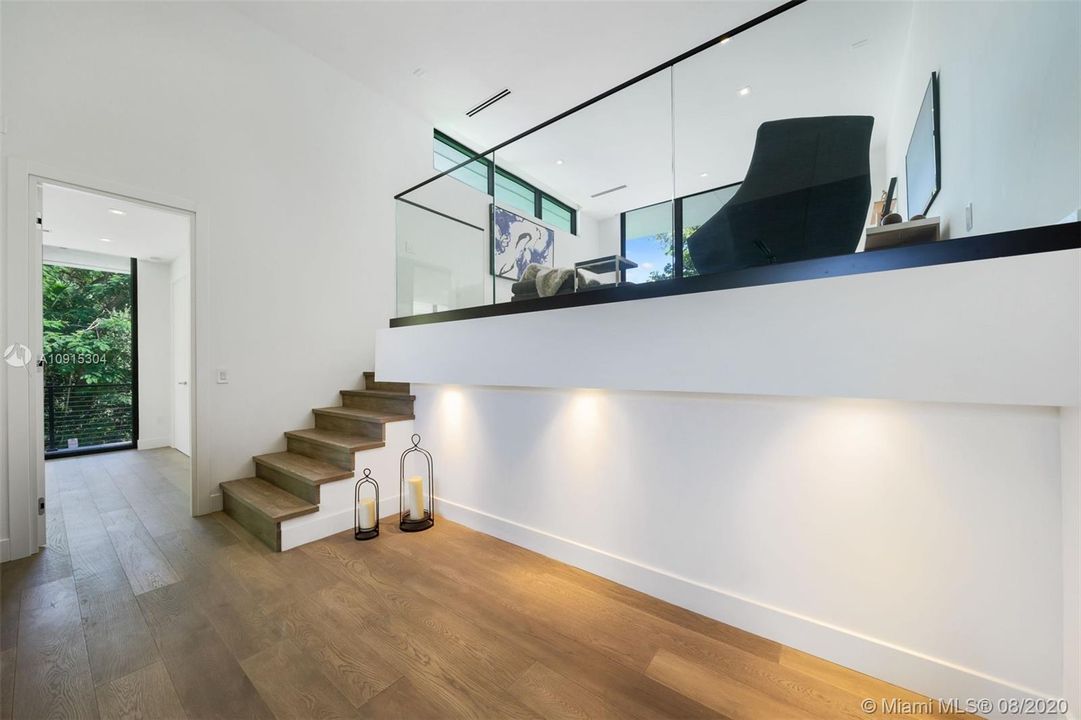Recently Rented: $25,000 (6 beds, 6 baths, 5810 Square Feet)