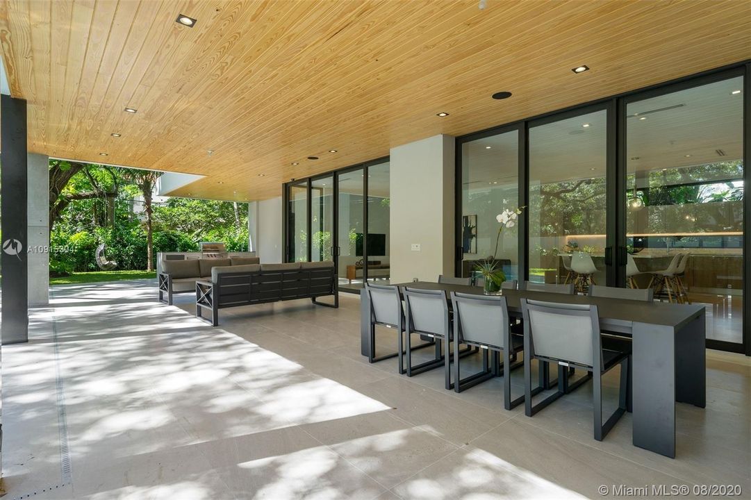 Recently Rented: $25,000 (6 beds, 6 baths, 5810 Square Feet)