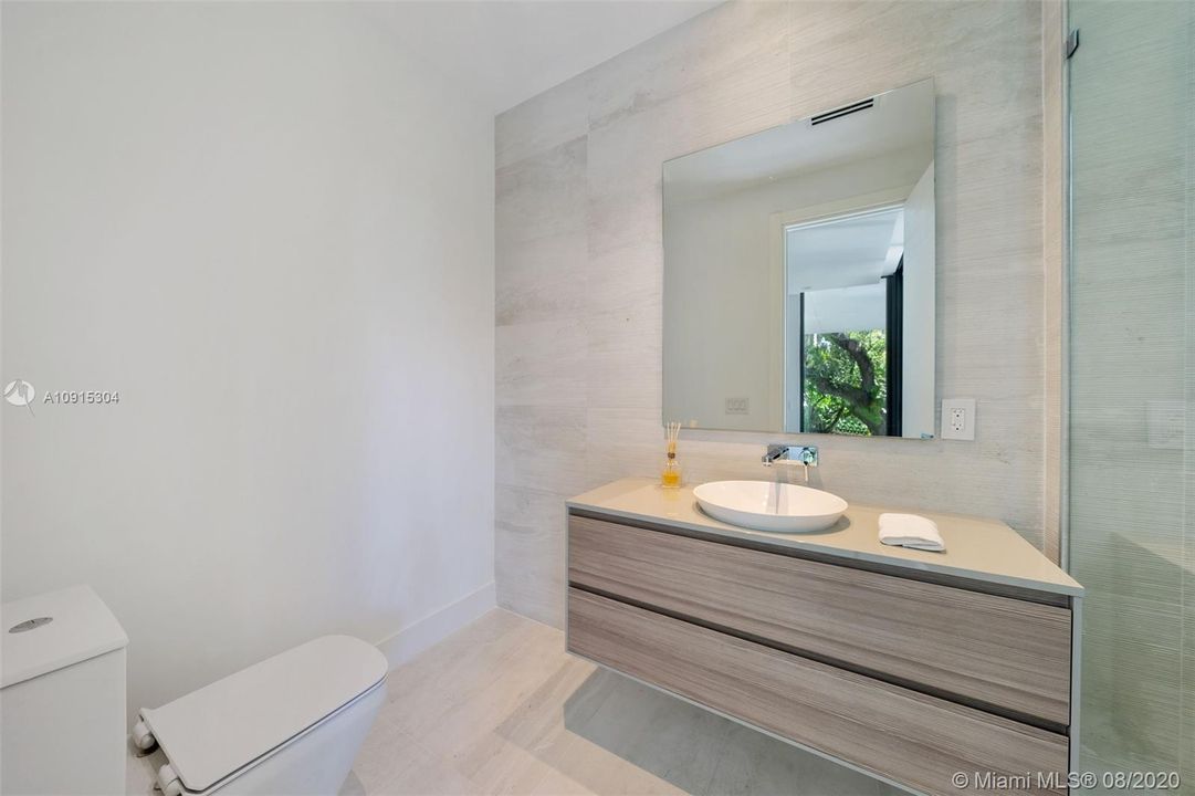 Recently Rented: $25,000 (6 beds, 6 baths, 5810 Square Feet)
