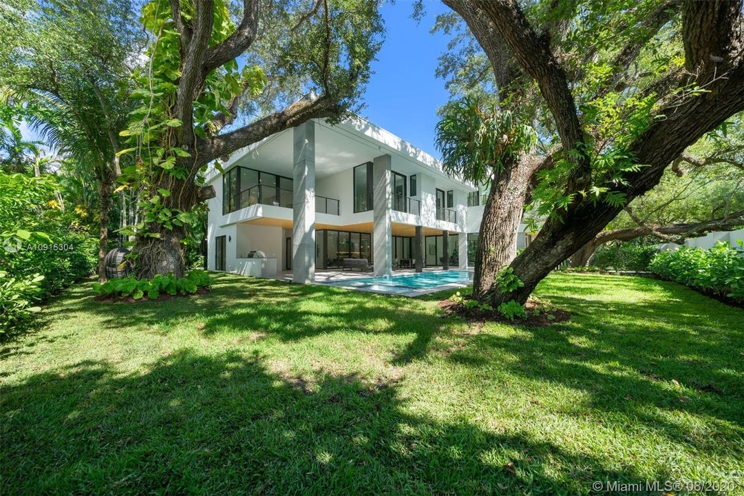 Recently Rented: $25,000 (6 beds, 6 baths, 5810 Square Feet)