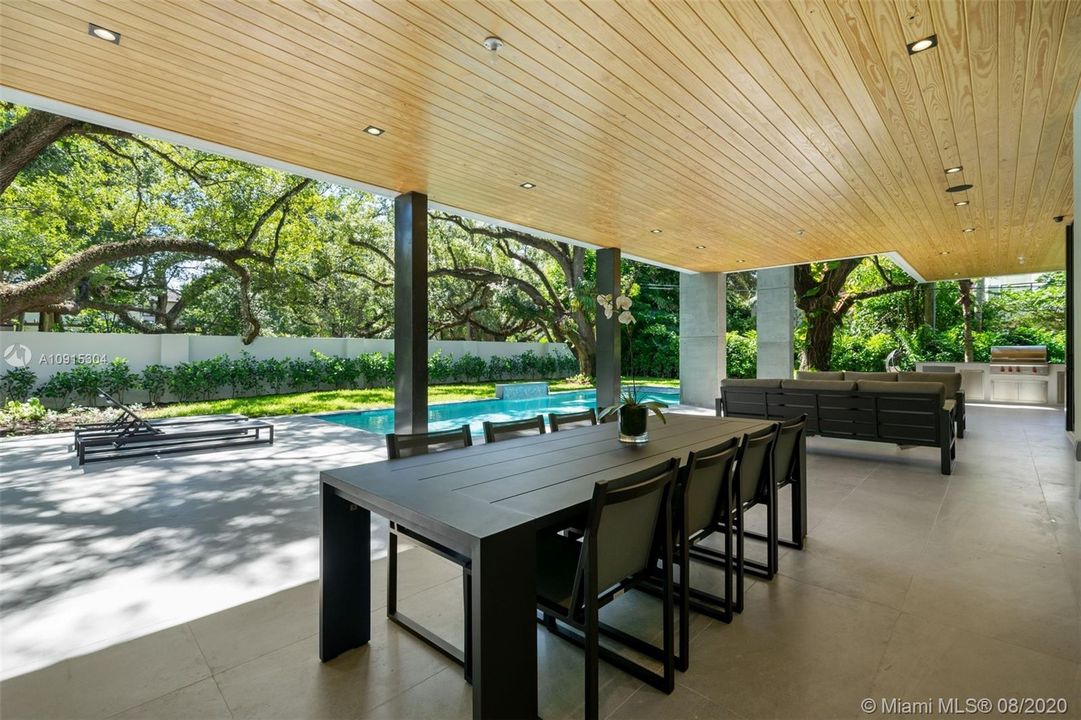 Recently Rented: $25,000 (6 beds, 6 baths, 5810 Square Feet)