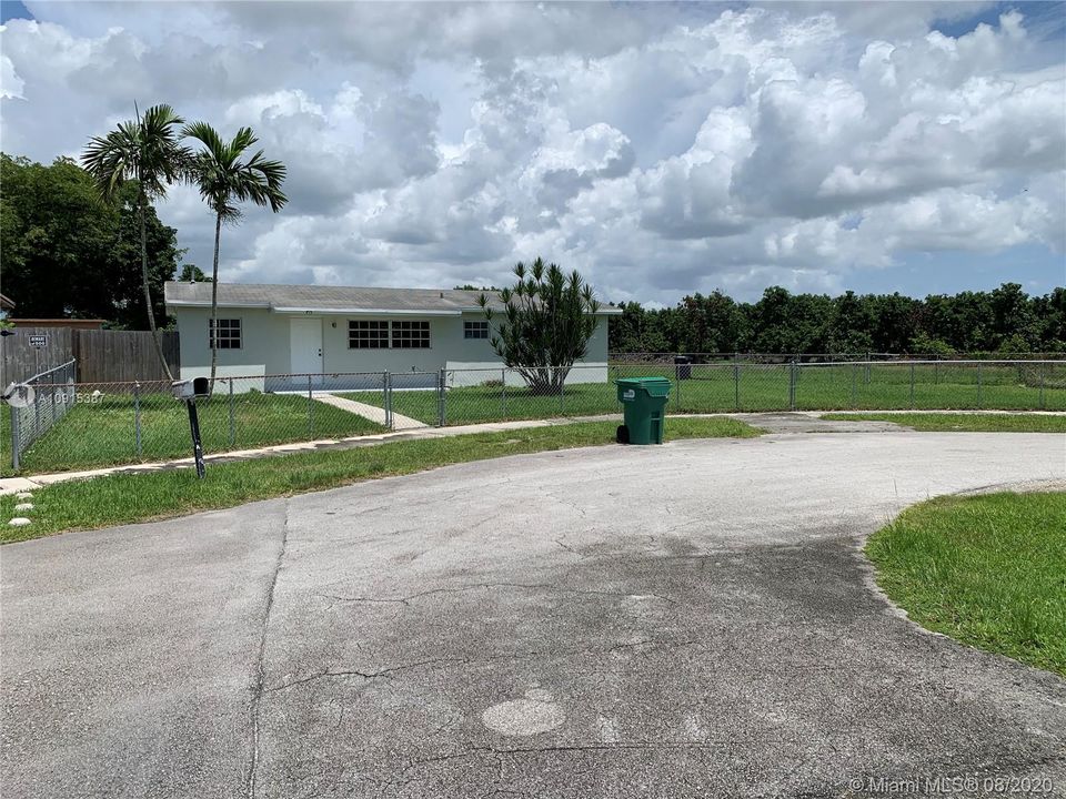 Recently Sold: $249,900 (2 beds, 1 baths, 1058 Square Feet)