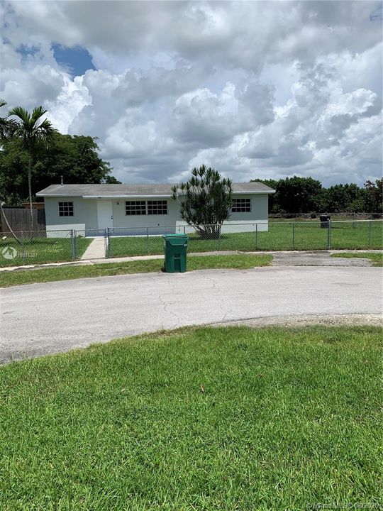 Recently Sold: $249,900 (2 beds, 1 baths, 1058 Square Feet)