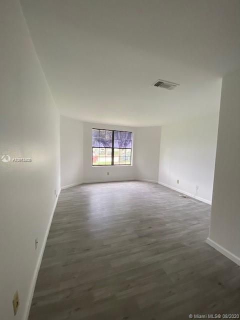 Недавно продано: $184,900 (3 спален, 2 ванн, 1305 Квадратных фут)