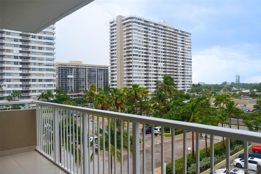 Recently Rented: $4,500 (3 beds, 2 baths, 1780 Square Feet)