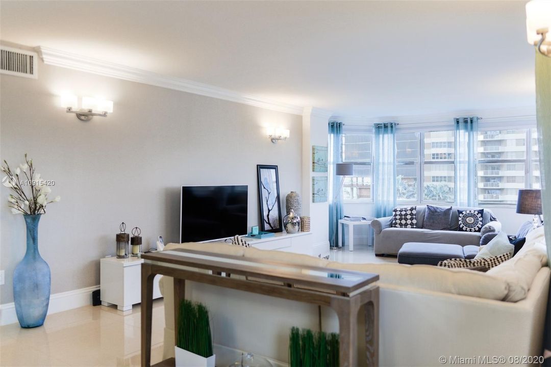 Recently Rented: $4,500 (3 beds, 2 baths, 1780 Square Feet)