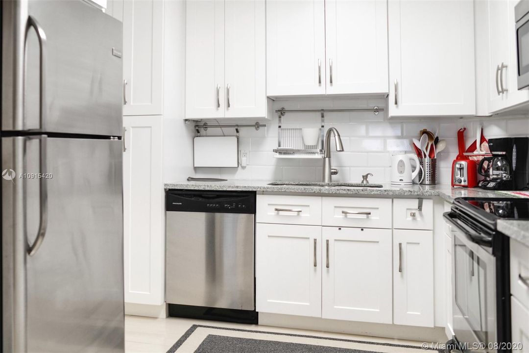 Recently Rented: $4,500 (3 beds, 2 baths, 1780 Square Feet)