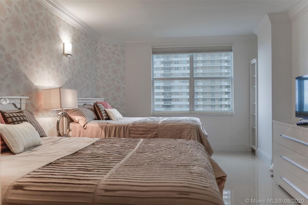 Recently Rented: $4,500 (3 beds, 2 baths, 1780 Square Feet)