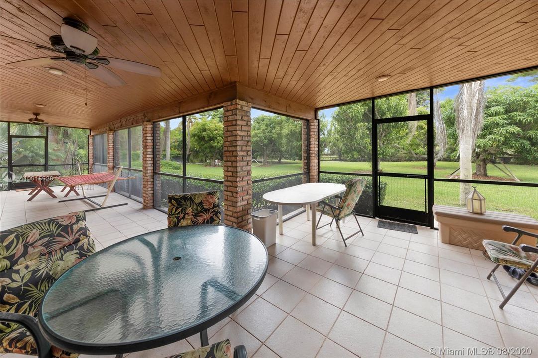 LARGE BACK PATIO AREA