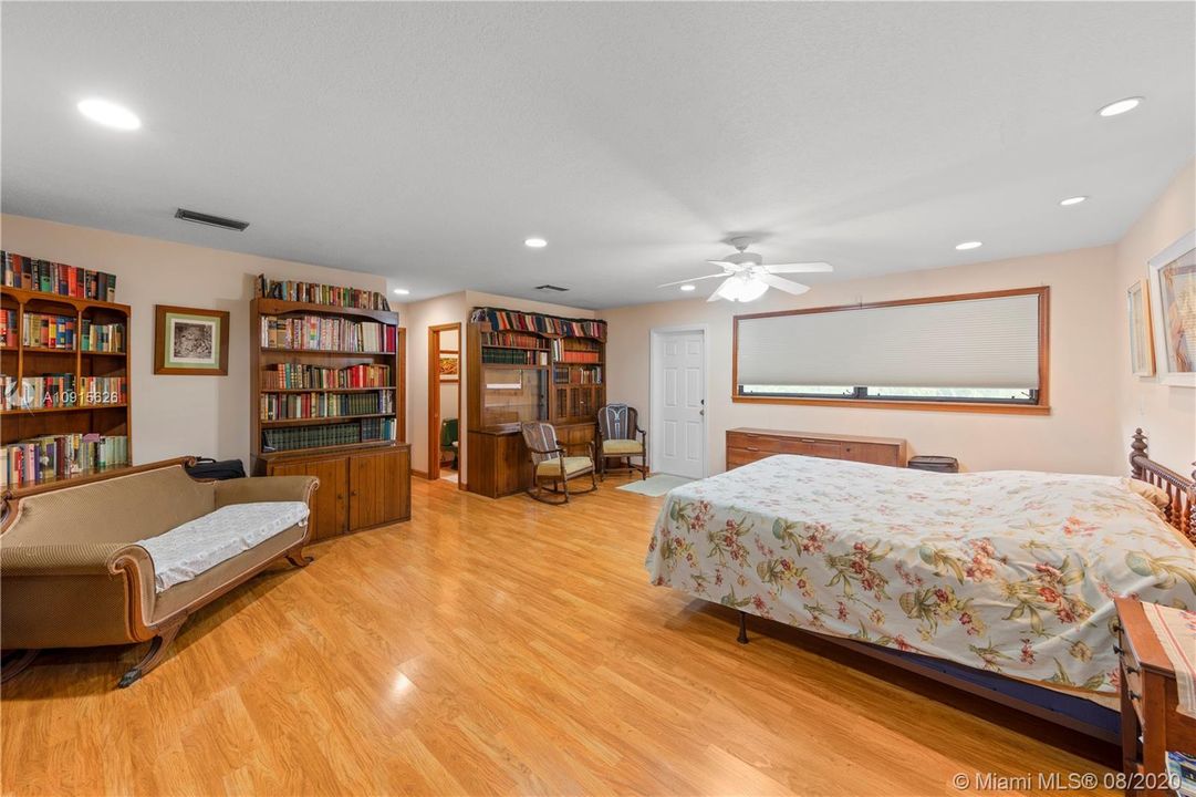 MASTER BEDROOM W/ SITTING AREA