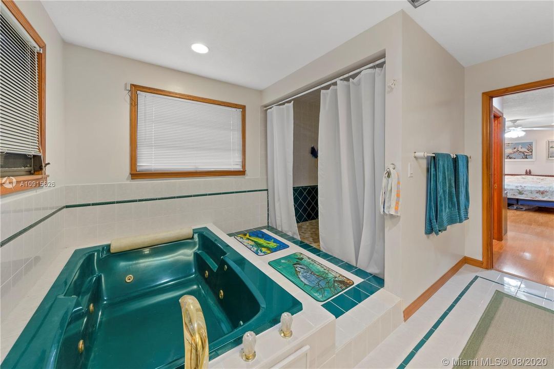 ROMAN TUB AND SEPARATE SHOWER
