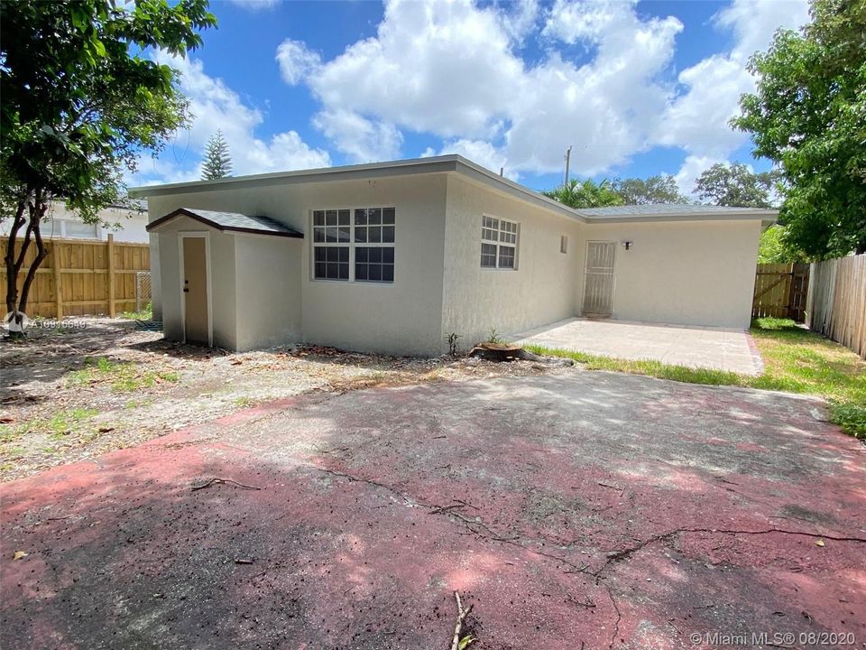 Recently Sold: $317,000 (3 beds, 2 baths, 1348 Square Feet)