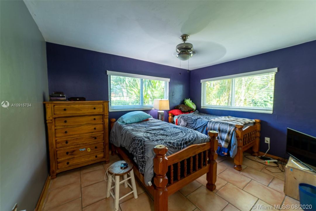 Vendido Recientemente: $565,000 (3 camas, 2 baños, 1368 Pies cuadrados)