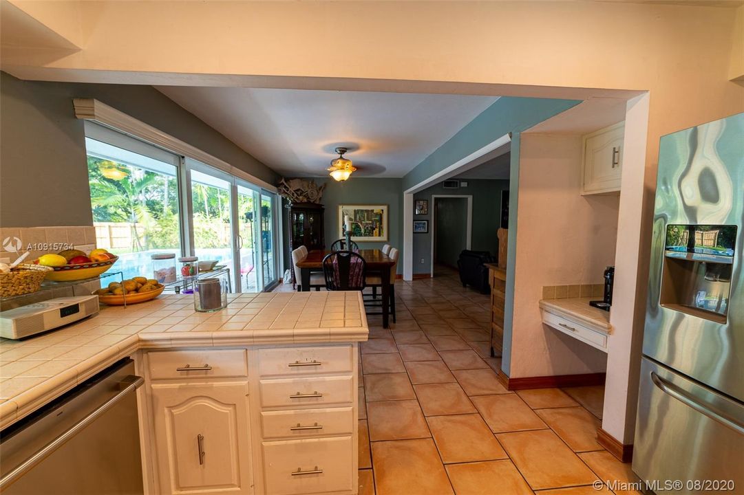 Vendido Recientemente: $565,000 (3 camas, 2 baños, 1368 Pies cuadrados)
