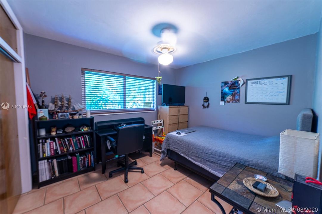 Vendido Recientemente: $565,000 (3 camas, 2 baños, 1368 Pies cuadrados)
