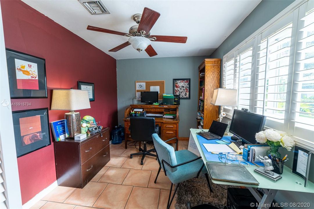 Vendido Recientemente: $565,000 (3 camas, 2 baños, 1368 Pies cuadrados)