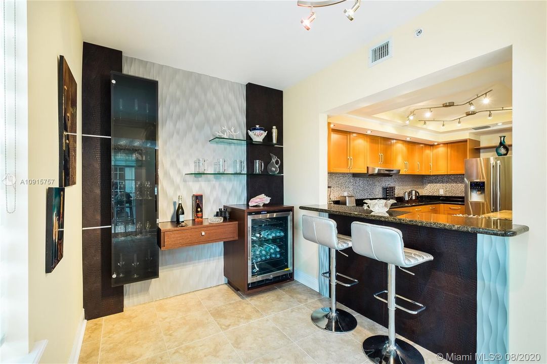 Recently Sold: $948,000 (3 beds, 3 baths, 2600 Square Feet)
