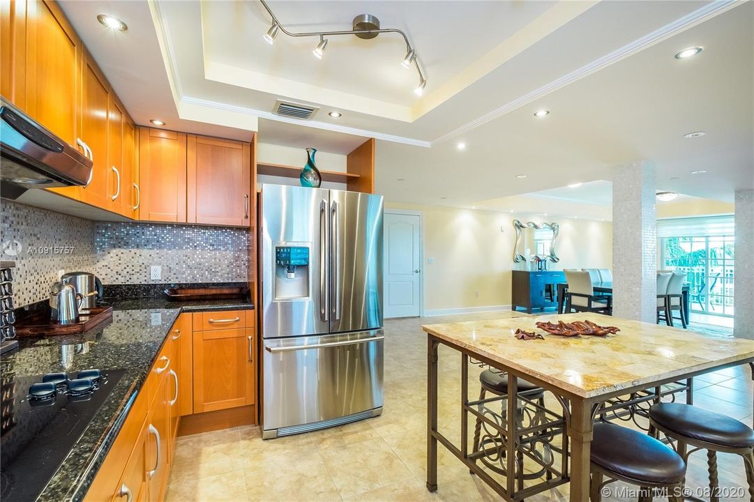 Recently Sold: $948,000 (3 beds, 3 baths, 2600 Square Feet)