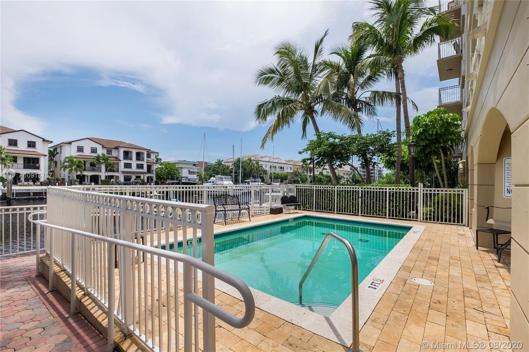 Recently Sold: $948,000 (3 beds, 3 baths, 2600 Square Feet)