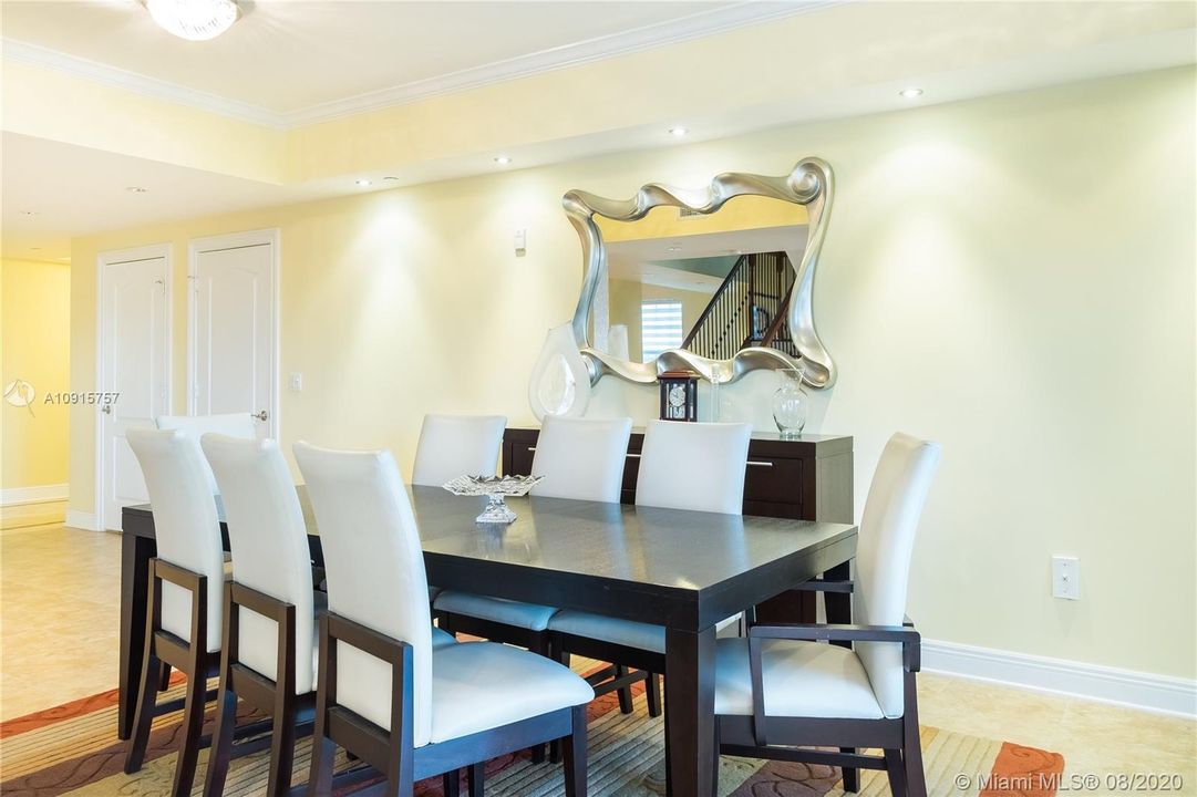 Recently Sold: $948,000 (3 beds, 3 baths, 2600 Square Feet)