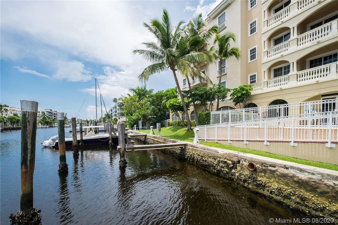 Recently Sold: $948,000 (3 beds, 3 baths, 2600 Square Feet)