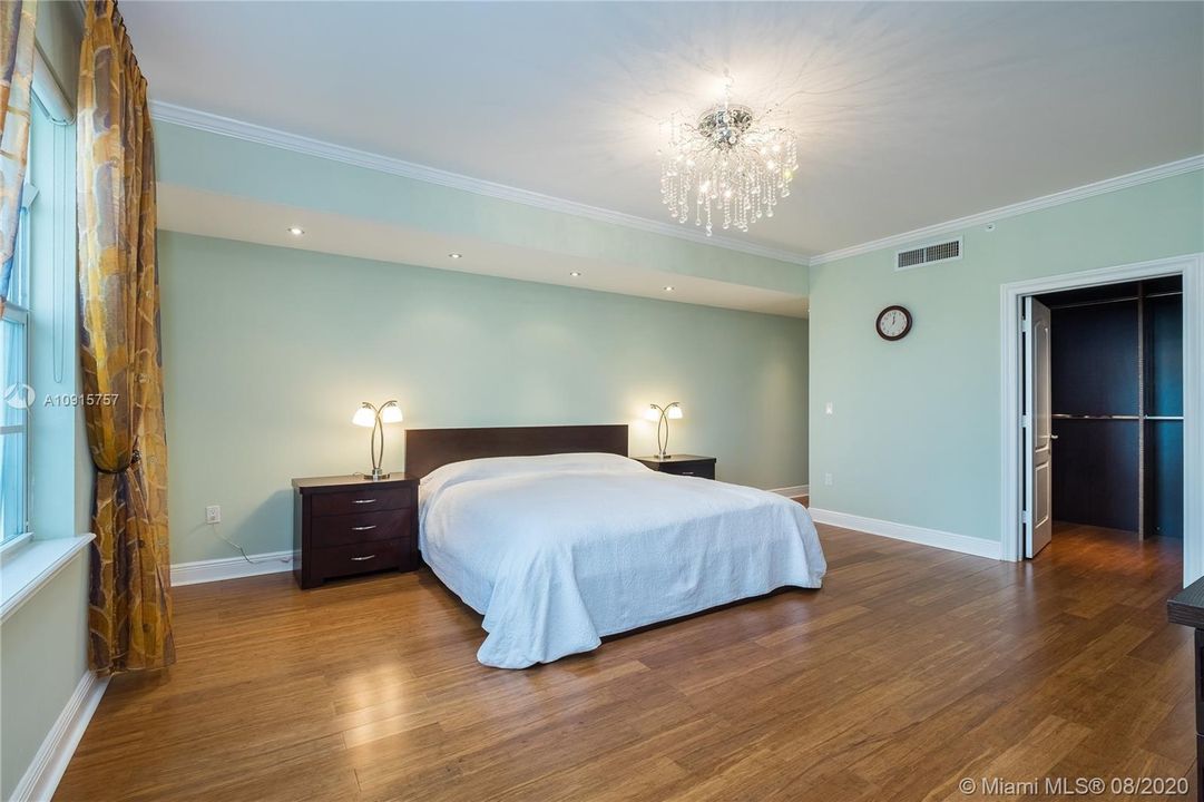 Recently Sold: $948,000 (3 beds, 3 baths, 2600 Square Feet)