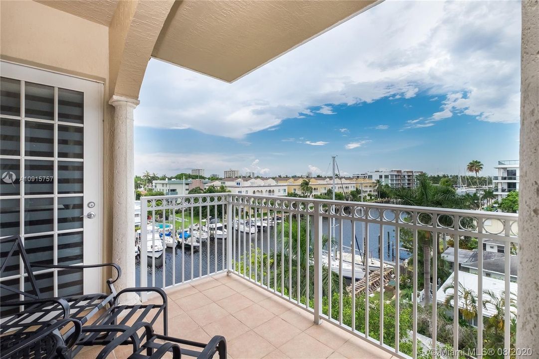 Recently Sold: $948,000 (3 beds, 3 baths, 2600 Square Feet)
