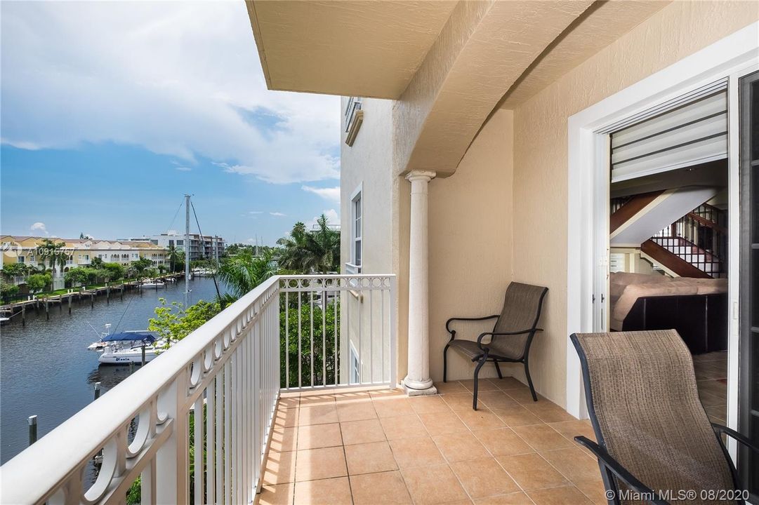 Recently Sold: $948,000 (3 beds, 3 baths, 2600 Square Feet)