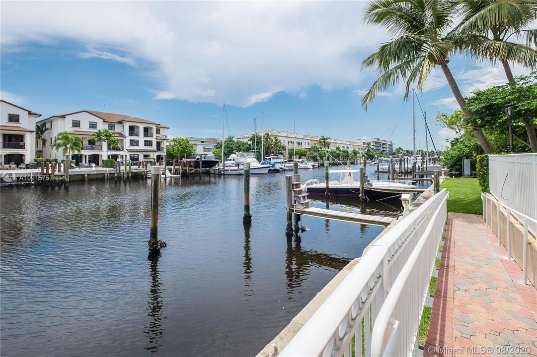 Recently Sold: $948,000 (3 beds, 3 baths, 2600 Square Feet)