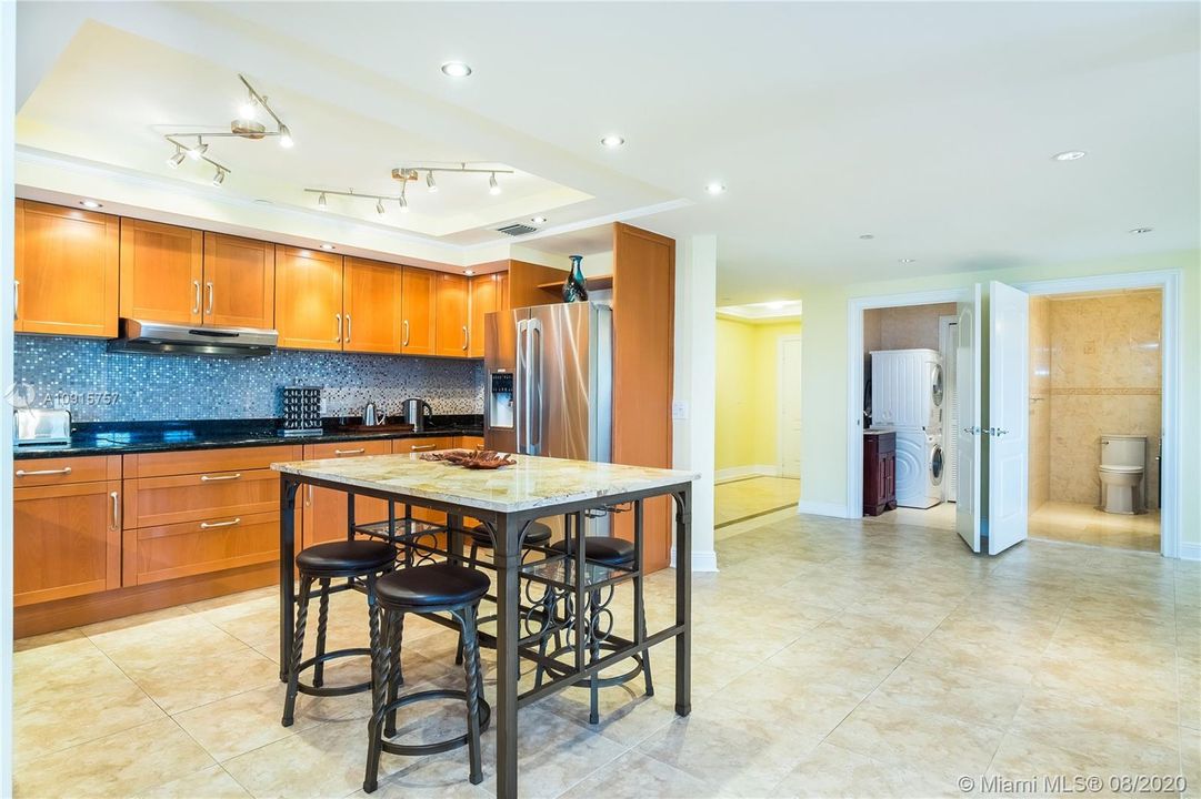Recently Sold: $948,000 (3 beds, 3 baths, 2600 Square Feet)