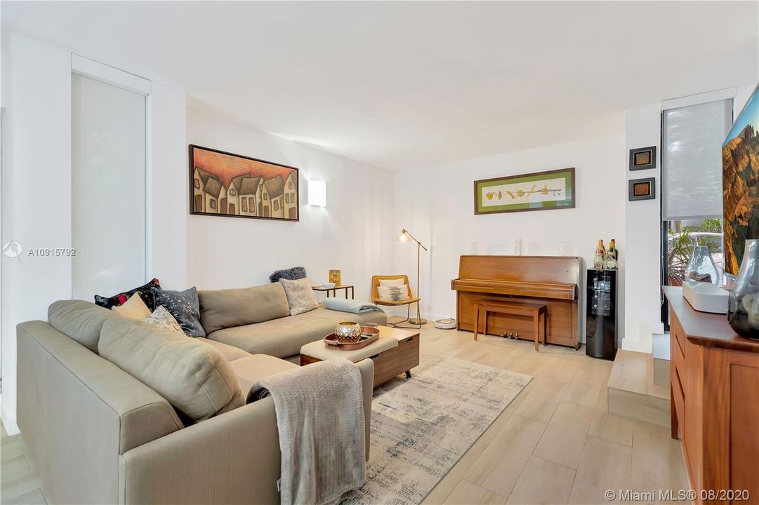 Recently Rented: $4,300 (3 beds, 2 baths, 1609 Square Feet)