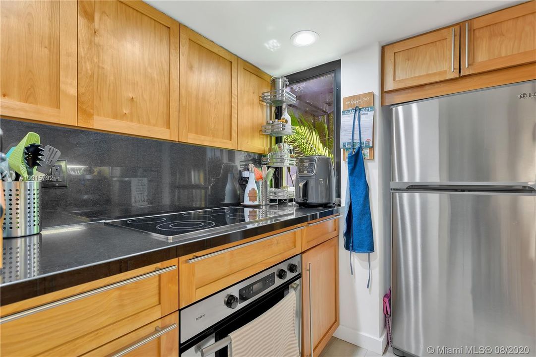 Recently Rented: $4,300 (3 beds, 2 baths, 1609 Square Feet)