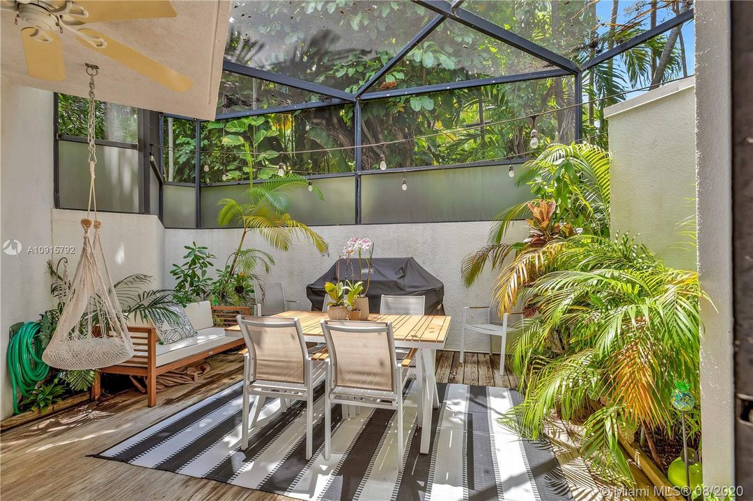Recently Rented: $4,300 (3 beds, 2 baths, 1609 Square Feet)