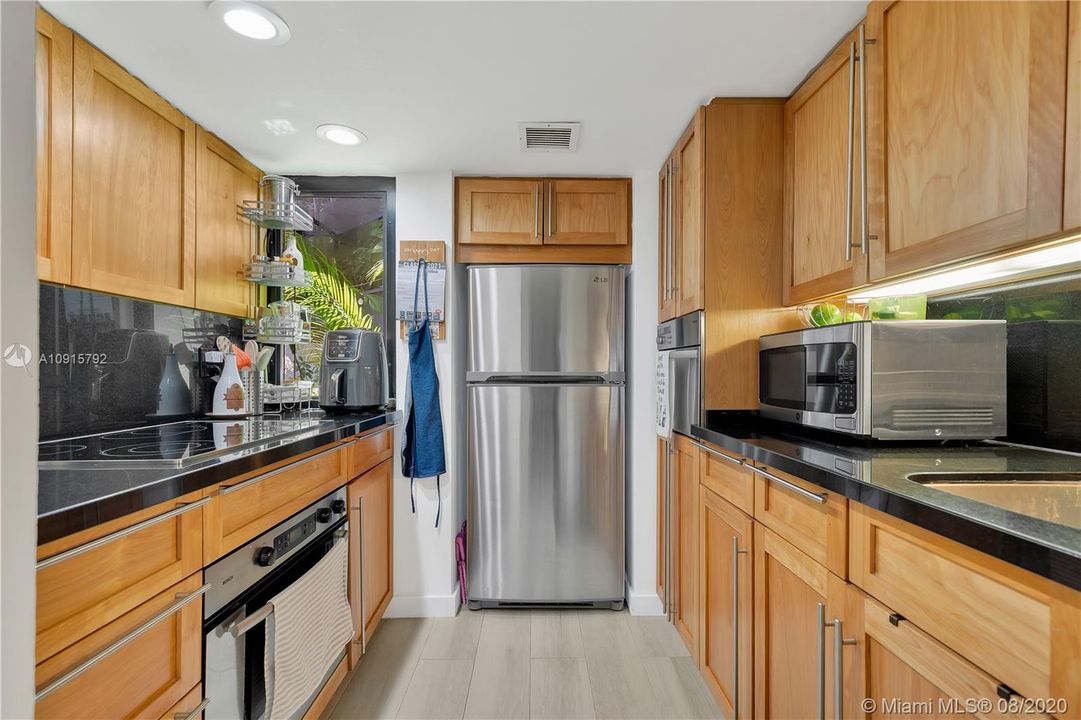 Recently Rented: $4,300 (3 beds, 2 baths, 1609 Square Feet)