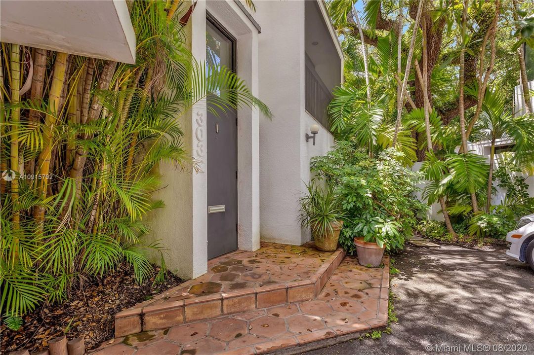 Recently Rented: $4,300 (3 beds, 2 baths, 1609 Square Feet)